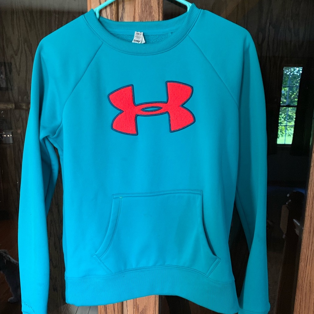 UnderArmour Crewneck with front pocket